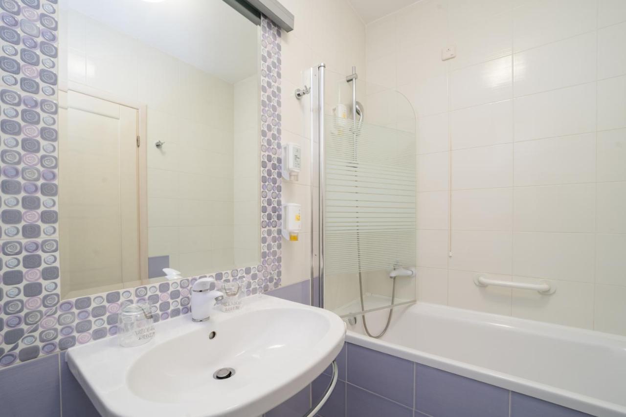 Hotel Zlatna Vala Umago Esterno foto