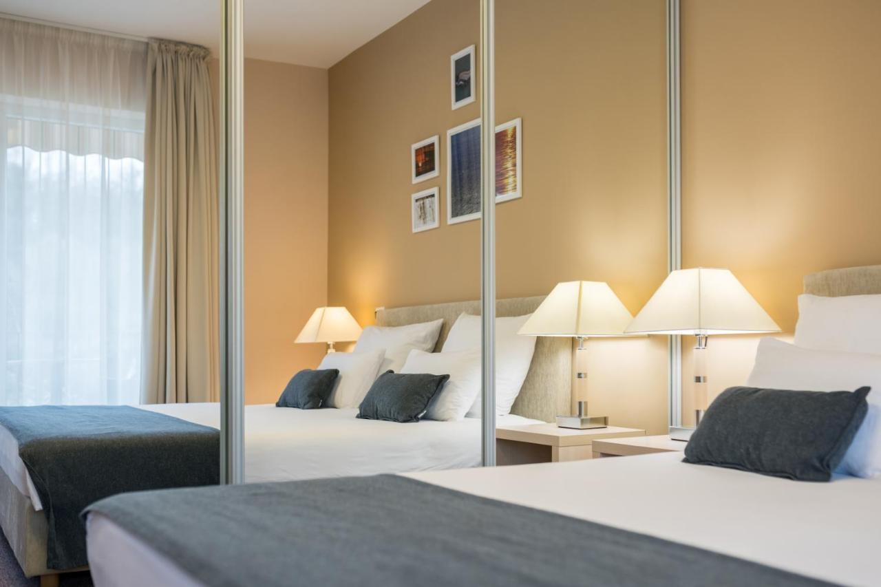 Hotel Zlatna Vala Umago Esterno foto