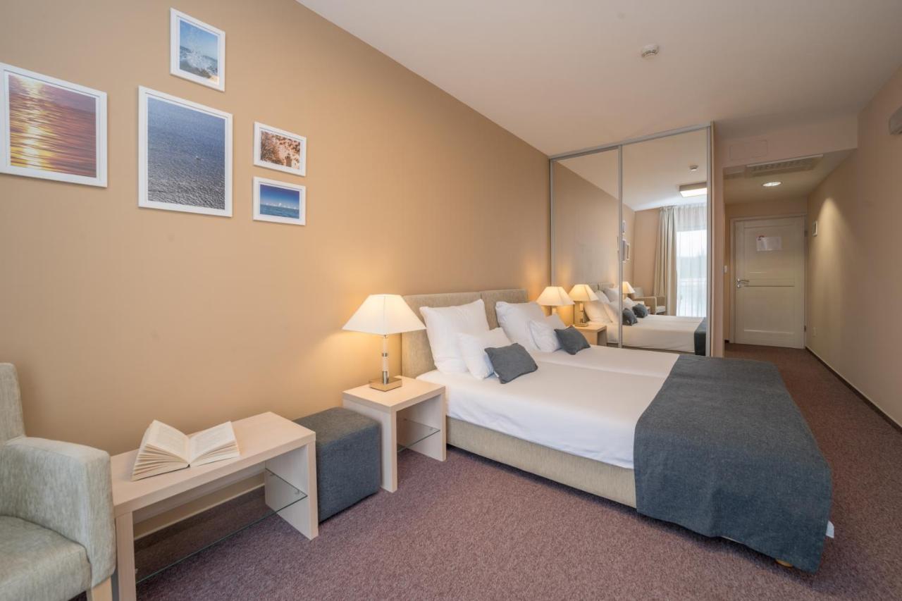 Hotel Zlatna Vala Umago Esterno foto