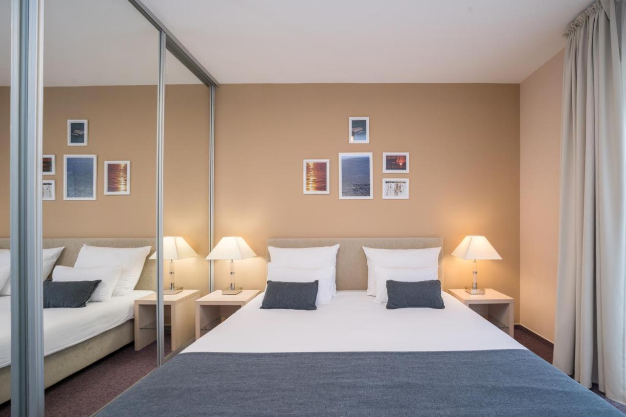 Hotel Zlatna Vala Umago Esterno foto