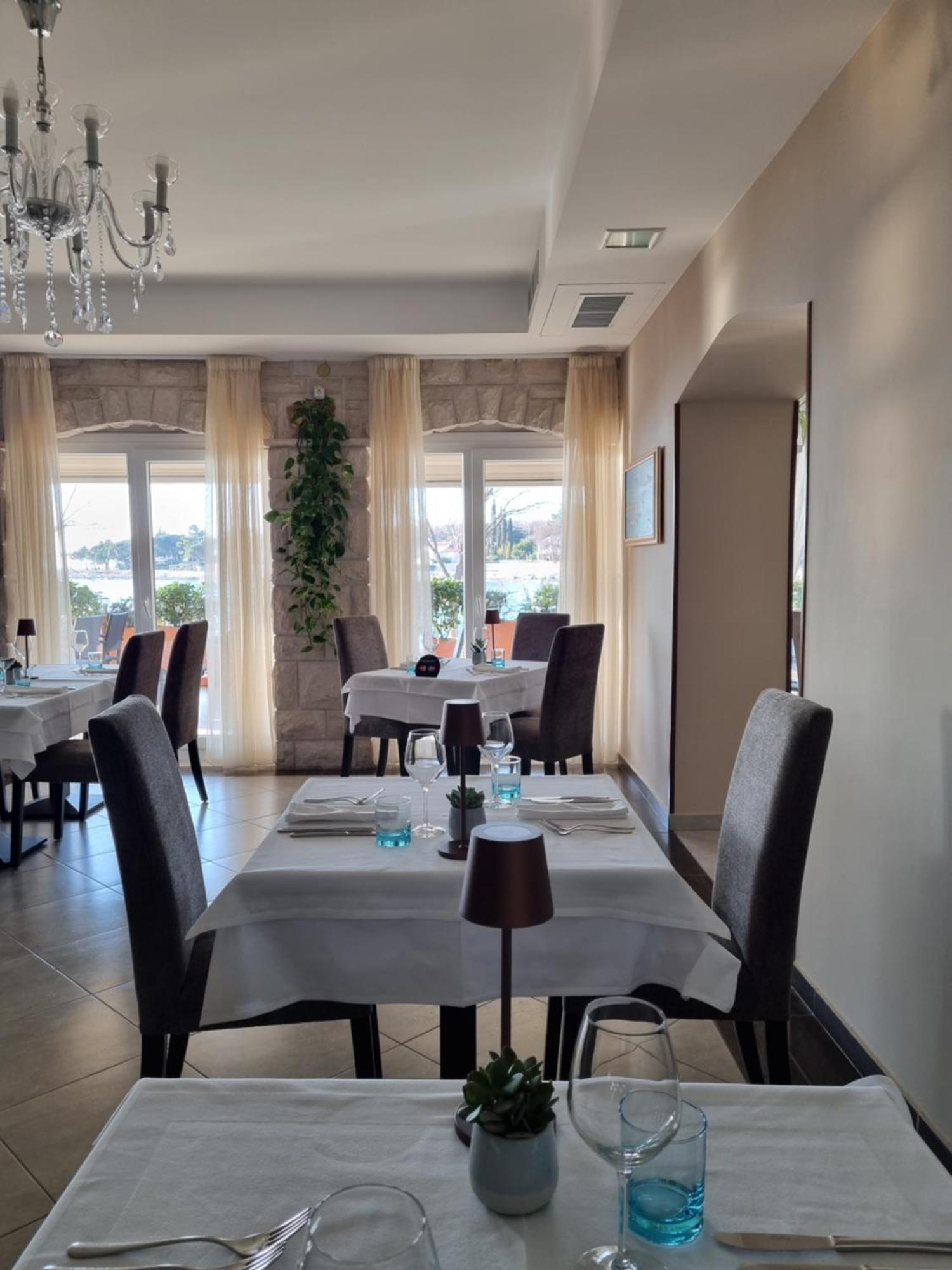 Hotel Zlatna Vala Umago Esterno foto