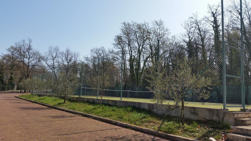 Hotel Zlatna Vala Umago Esterno foto