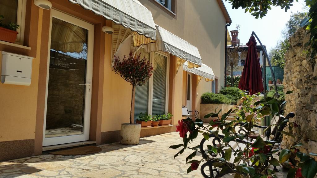 Hotel Zlatna Vala Umago Esterno foto