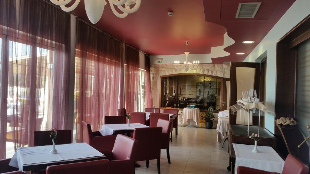 Hotel Zlatna Vala Umago Esterno foto