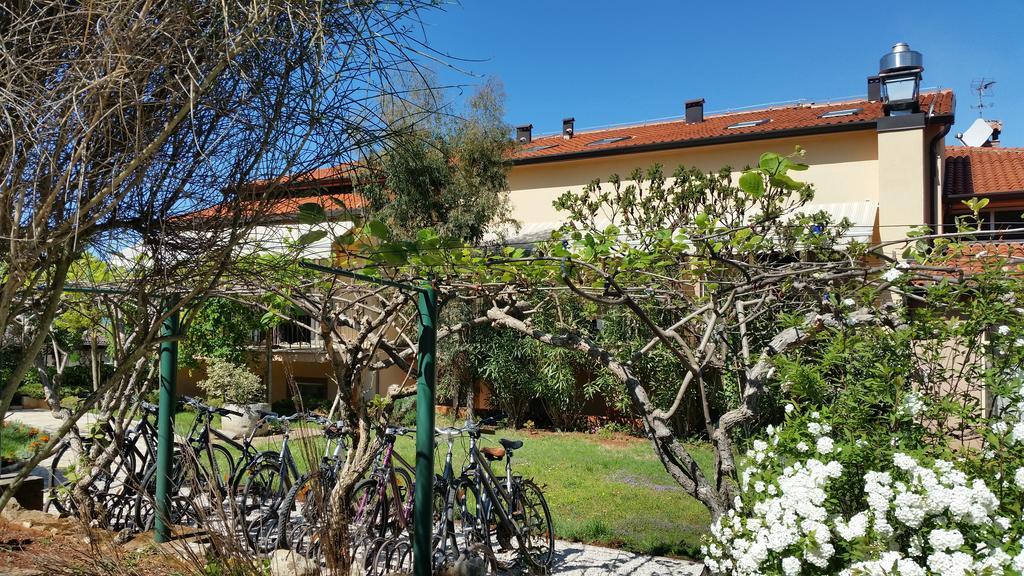 Hotel Zlatna Vala Umago Esterno foto